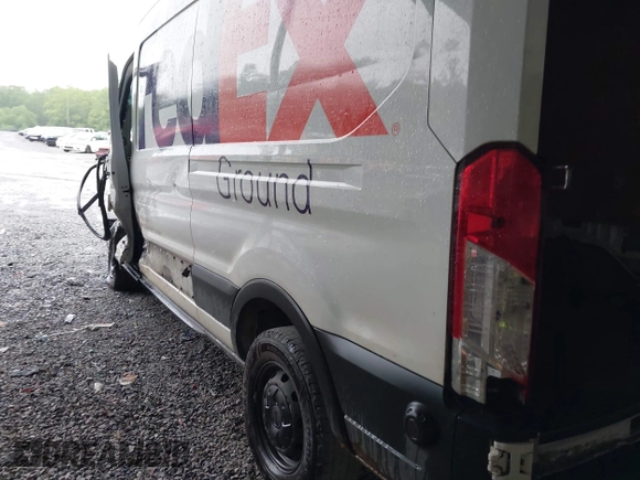 2020 Ford Transit Cargo z VIN 1FTBR1C83LKB20325, wystawiony jako IAAI lot #42316284 z przebiegiem 248 734 mil mil oraz . Historia ofert i sprzedaży dostępna na DreamBid. Obrazek 3.