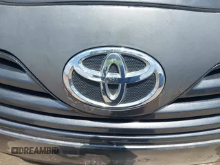 2008 Toyota Camry LE z VIN 4T1BE46K68U772433, wystawiony jako IAAI lot #42375510 z przebiegiem 168 152 mil mil oraz . Historia ofert i sprzedaży dostępna na DreamBid. Obrazek 6.