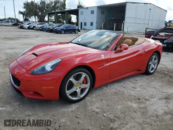 2010 Ferrari California z VIN ZFF65LJA1A0169614, wystawiony jako Copart lot #74346564 z przebiegiem Nie podano mil oraz Szkody całkowita. Historia ofert i sprzedaży dostępna na DreamBid. Obrazek 1.