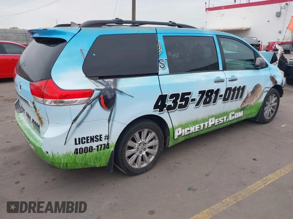 2012 Toyota Sienna XLE with VIN 5TDDK3DC3CS033755, listed as a IAAI auction lot 41815132 with 189,777 mi miles. Bid and sale history available at carsss.com. Image 4.