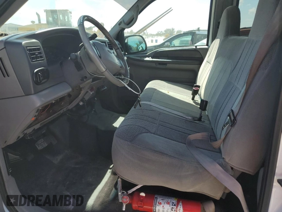 2000 Ford Excursion XLT z VIN 1FMSU41F0YEC90872, wystawiony jako Copart lot #77243644 z przebiegiem 90 302 mil mil oraz Szkoda całkowita • Salvage title. Historia ofert i sprzedaży dostępna na DreamBid. Obrazek 7.