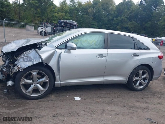 2013 Toyota Venza LE with VIN 4T3BK3BB1DU080705, listed as a IAAI auction lot 40432989 with 111,218 mi miles. Bid and sale history available at carsss.com. Image 13.