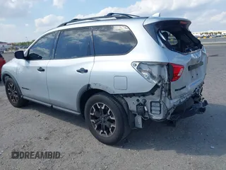 2019 Nissan Pathfinder S z VIN 5N1DR2MN4KC637723, wystawiony jako IAAI lot #41813351 z przebiegiem 100 227 mil mil oraz . Historia ofert i sprzedaży dostępna na DreamBid. Obrazek 3.