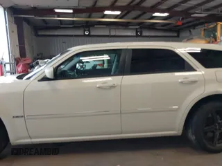 2006 Dodge Magnum z VIN 2D8GZ57286H100782, wystawiony jako IAAI lot #41816780 z przebiegiem 203 839 mil mil oraz . Historia ofert i sprzedaży dostępna na DreamBid. Obrazek 14.