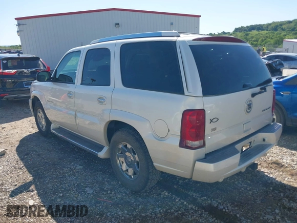 2005 Cadillac Escalade z VIN 1GYEC63N65R243624, wystawiony jako IAAI lot #42161106 z przebiegiem 150 877 mil mil oraz . Historia ofert i sprzedaży dostępna na DreamBid. Obrazek 3.