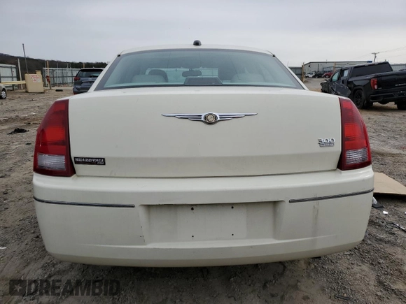 2005 Chrysler 300 with VIN 2C3AA53GX5H667639, listed as a Copart auction lot 47995985 with 70,890 mi miles and Clean Title. Bid and sale history available at carsss.com. Image 6.