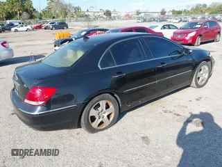 2006 Acura RL z VIN JH4KB16516C011235, wystawiony jako IAAI lot #41587245 z przebiegiem 157 117 mil mil oraz . Historia ofert i sprzedaży dostępna na DreamBid. Obrazek 4.