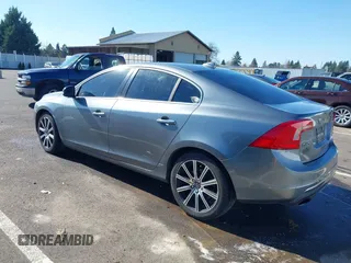 2017 Volvo S60 Inscription with VIN LYV402HK7HB120640, listed as a IAAI auction lot 41583114 with 71,884 mi miles. Bid and sale history available at carsss.com. Image 3.