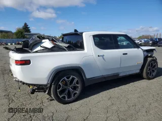 2022 Rivian R1T Launch Edition with VIN 7FCTGAAL7NN005563, listed as a Copart auction lot 47476365 with 39,805 mi miles and Salvage Title. Bid and sale history available at DreamBid. Image 3.