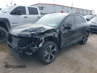 2024 Audi Q3 S line Premium Plus z VIN WA1EECF37R1154359, wystawiony jako IAAI lot #41617551 z przebiegiem 8377 mil mil oraz . Historia ofert i sprzedaży dostępna na DreamBid. Obrazek 2.