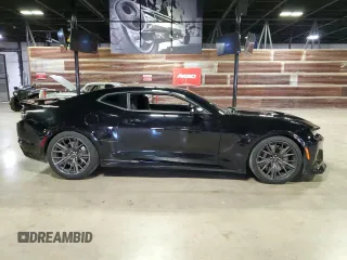 2023 Chevrolet Camaro ZL1 z VIN 1G1FJ1R62P0157102, wystawiony jako Copart lot #79703174 z przebiegiem 12 392 mil mil oraz Szkody całkowita. Historia ofert i sprzedaży dostępna na DreamBid. Obrazek 1.