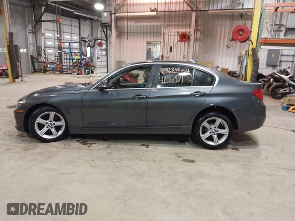 2015 BMW 3 Series 328i xDrive с VIN WBA3B5C57FP652994, выставлен на аукционе IAAI как лот 41917971 с пробегом 171 342 миль миль и . История ставок и продаж доступна на DreamBid. Изображение 14.
