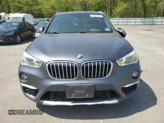 2017 BMW X1 xDrive28i z VIN WBXHT3Z37H4A54544, wystawiony jako Copart lot #55019535 z przebiegiem 76 822 mil mil oraz Szkoda całkowita • Salvage title. Historia ofert i sprzedaży dostępna na DreamBid. Obrazek 5.