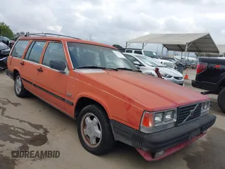 1989 Volvo 740 z VIN YV1FA8757K2215822, wystawiony jako IAAI lot #42117235 z przebiegiem 194 043 mil mil oraz . Historia ofert i sprzedaży dostępna na DreamBid. Obrazek 1.