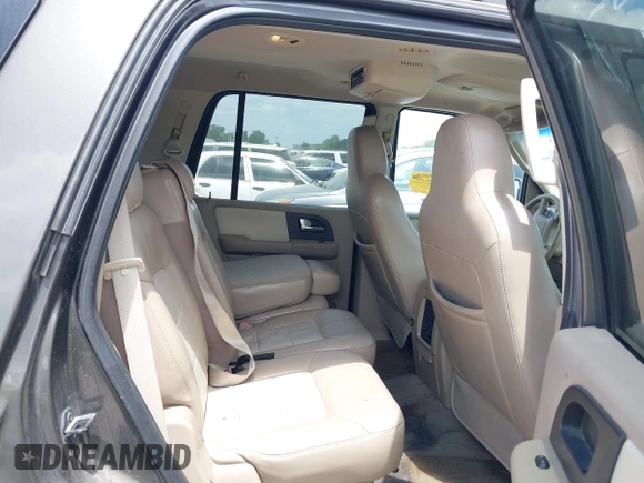 2006 Ford Expedition Eddie Bauer with VIN 1FMPU17556LA04414, listed as a IAAI auction lot 41996249 with 256,591 mi miles. Bid and sale history available at carsss.com. Image 8.