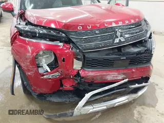 2023 Mitsubishi Outlander SE z VIN JA4J4UA86PZ048784, wystawiony jako IAAI lot #42133838 z przebiegiem 10 680 mil mil oraz . Historia ofert i sprzedaży dostępna na DreamBid. Obrazek 6.