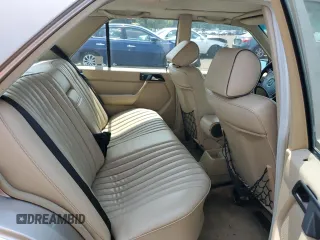 1989 Mercedes-Benz 300 E с VIN WDBEA30D8KA823147, выставлен на аукционе Copart как лот 60485455 с пробегом 126 614 миль миль и Списание • Salvage title. История ставок и продаж доступна на DreamBid. Изображение 10.