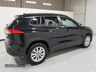 2023 Toyota Corolla Cross LE z VIN 7MUCAAAGXPV060196, wystawiony jako Copart lot #55703965 z przebiegiem 48 304 mil mil oraz Czysty tytuł • Clean title. Historia ofert i sprzedaży dostępna na DreamBid. Obrazek 3.