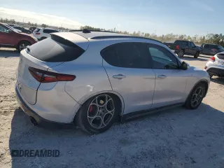 2022 Alfa Romeo Stelvio Veloce z VIN ZASPAKBN3N7D45240, wystawiony jako Copart lot #84031714 z przebiegiem 29 254 mil mil oraz Szkoda całkowita • Salvage title. Historia ofert i sprzedaży dostępna na DreamBid. Obrazek 3.