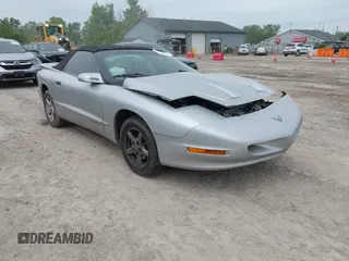 1996 Pontiac Firebird Firebird z VIN 2G2FS32K3T2223189, wystawiony jako IAAI lot #42349241 z przebiegiem 94 616 mil mil oraz . Historia ofert i sprzedaży dostępna na DreamBid. Obrazek 1.