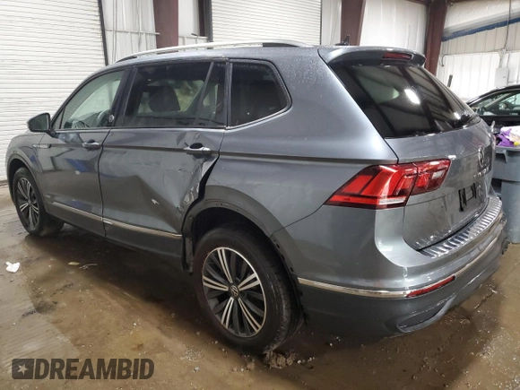 2024 Volkswagen Tiguan Wolfsburg Edition z VIN 3VVAB7AX0RM218695, wystawiony jako Copart lot #60689715 z przebiegiem 4 030 mil mil oraz Szkoda całkowita • Salvage title. Historia ofert i sprzedaży dostępna na DreamBid. Obrazek 2.
