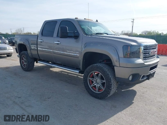 2013 GMC Sierra 2500HD Denali z VIN 1GT125E81DF127112, wystawiony jako IAAI lot #41907764 z przebiegiem 289 619 mil mil oraz . Historia ofert i sprzedaży dostępna na DreamBid. Obrazek 1.