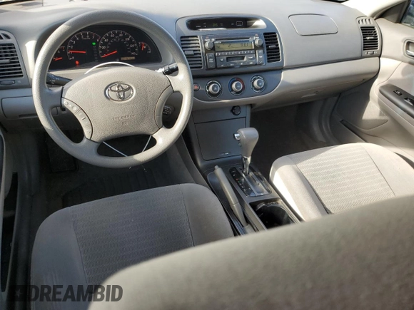 2005 Toyota Camry STD z VIN 4T1BE32K15U062271, wystawiony jako Copart lot #55957155 z przebiegiem 187 231 mil mil oraz Szkoda całkowita • Salvage title. Historia ofert i sprzedaży dostępna na DreamBid. Obrazek 8.