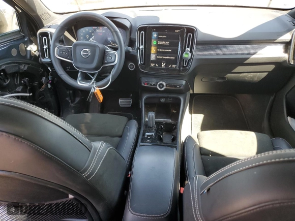 2022 Volvo XC40 R-Design with VIN YV4162UM5N2695970, listed as a Copart auction lot 50419705 with 25,664 mi miles and Salvage title. Bid and sale history available at DreamBid. Image 8.