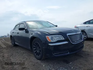 2014 Chrysler 300 z VIN 2C3CCAAG5EH160193, wystawiony jako IAAI lot #42010377 z przebiegiem 166 380 mil mil oraz . Historia ofert i sprzedaży dostępna na DreamBid. Obrazek 1.