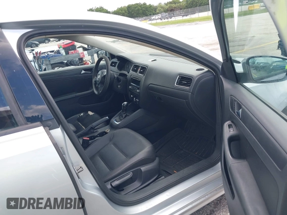 2012 Volkswagen Jetta SE z VIN 3VWDP7AJ1CM123480, wystawiony jako IAAI lot #42765785 z przebiegiem 175 548 mil mil oraz . Historia ofert i sprzedaży dostępna na DreamBid. Obrazek 5.