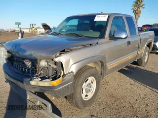 2002 Chevrolet Silverado 1500 LT with VIN 2GCEK19T721157549, listed as a IAAI auction lot 41636702 with 271,859 mi miles. Bid and sale history available at carsss.com. Image 2.