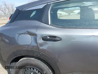 2025 Nissan Kicks S with VIN 3N8AP6BB6SL319687, listed as a IAAI auction lot 41681240 with 4,476 mi miles. Bid and sale history available at carsss.com. Image 18.