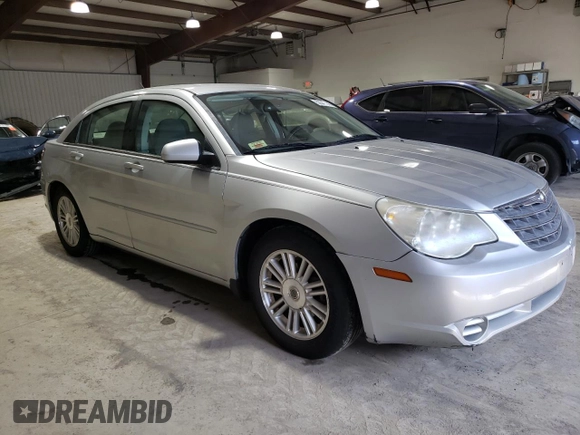 2007 Chrysler Sebring z VIN 1C3LC46K97N512331, wystawiony jako Copart lot #52347345 z przebiegiem 129 547 mil mil oraz Czysty tytuł • Clean title. Historia ofert i sprzedaży dostępna na DreamBid. Obrazek 4.