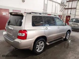 2007 Toyota Highlander Hybrid w/3rd Row with VIN JTEEW21A370043793, listed as a IAAI auction lot 41361431 with 232,237 mi miles. Bid and sale history available at carsss.com. Image 4.