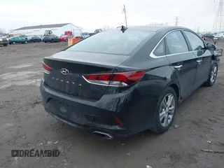 2018 Hyundai Sonata Limited with VIN 5NPE34AF8JH610692, listed as a IAAI auction lot 41503265 with 137,599 mi miles. Bid and sale history available at carsss.com. Image 4.