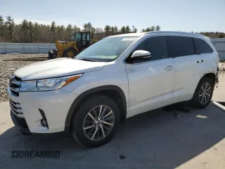 2017 Toyota Highlander XLE z VIN 5TDJZRFH8HS473794, wystawiony jako Copart lot #51797145 z przebiegiem 126 653 mil mil oraz Szkoda całkowita • Salvage title. Historia ofert i sprzedaży dostępna na DreamBid. Obrazek 1.