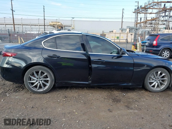 2017 Alfa Romeo Giulia with VIN ZARFAEBN6H7528809, listed as a IAAI auction lot 41365888 with 1 mi miles. Bid and sale history available at carsss.com. Image 13.