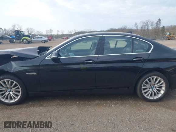 2014 BMW 5 Series 528i xDrive with VIN WBA5A7C52ED616976, listed as a IAAI auction lot 42067334 with 98,286 mi miles and . Bid and sale history available at DreamBid. Image 14.