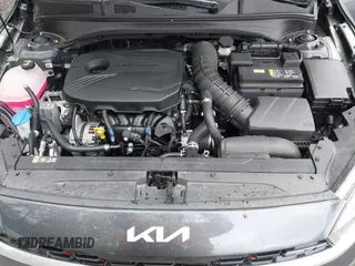2024 Kia Forte GT z VIN 3KPF44AC7RE823026, wystawiony jako IAAI lot #42192965 z przebiegiem 8 438 mil mil oraz . Historia ofert i sprzedaży dostępna na DreamBid. Obrazek 10.
