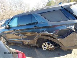2020 Ford Explorer with VIN 1FMSK8BH9LGB12534, listed as a IAAI auction lot 41282799 with 114,909 mi miles. Bid and sale history available at carsss.com. Image 14.