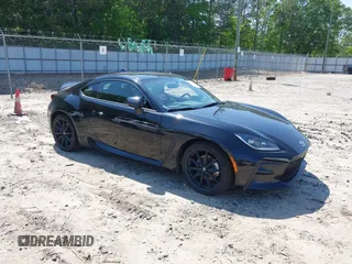 2023 Toyota 86 Premium z VIN JF1ZNBF10P8766056, wystawiony jako IAAI lot #42136797 z przebiegiem 22 250 mil mil oraz . Historia ofert i sprzedaży dostępna na DreamBid. Obrazek 1.