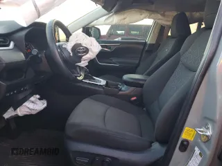 2021 Toyota RAV4 XLE with VIN 2T3W1RFV1MW165118, listed as a Copart auction lot 47613725 with 71,270 mi miles and Salvage Title. Bid and sale history available at carsss.com. Image 7.