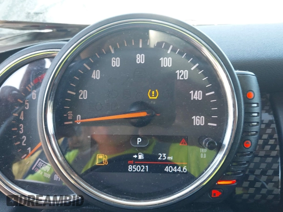 2016 MINI Hardtop 4 Door S z VIN WMWXU3C51G2D29400, wystawiony jako IAAI lot #42064309 z przebiegiem 85 021 mil mil oraz . Historia ofert i sprzedaży dostępna na DreamBid. Obrazek 7.