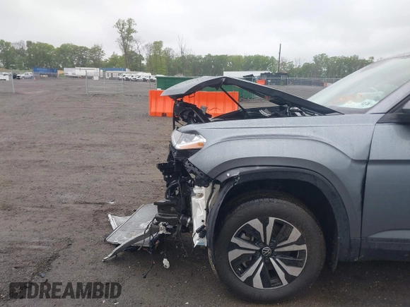 2024 Volkswagen Atlas SE with VIN 1V2LR2CA8RC514627, listed as a IAAI auction lot 42314638 with 18,722 mi miles and . Bid and sale history available at DreamBid. Image 18.