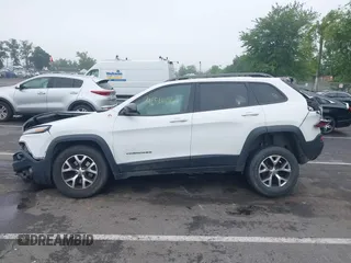 2016 Jeep Cherokee Trailhawk with VIN 1C4PJMBS4GW179121, listed as a IAAI auction lot 42516635 with 110,056 mi miles and . Bid and sale history available at DreamBid. Image 14.