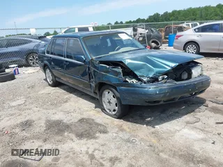 1998 Volvo S90 с VIN YV1KS9605W1128293, выставлен на аукционе IAAI как лот 42332645 с пробегом 252 576 миль миль и . История ставок и продаж доступна на DreamBid. Изображение 1.