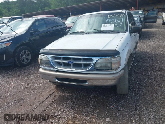 1997 Ford Explorer XLT z VIN 1FMDU35PXVZA53669, wystawiony jako IAAI lot #42253791 z przebiegiem 186 521 mil mil oraz . Historia ofert i sprzedaży dostępna na DreamBid. Obrazek 6.