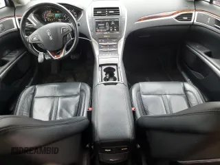2016 Lincoln MKZ z VIN 3LN6L2J95GR605230, wystawiony jako Copart lot #57844905 z przebiegiem 95 530 mil mil oraz Czysty tytuł • Clean title. Historia ofert i sprzedaży dostępna na DreamBid. Obrazek 8.