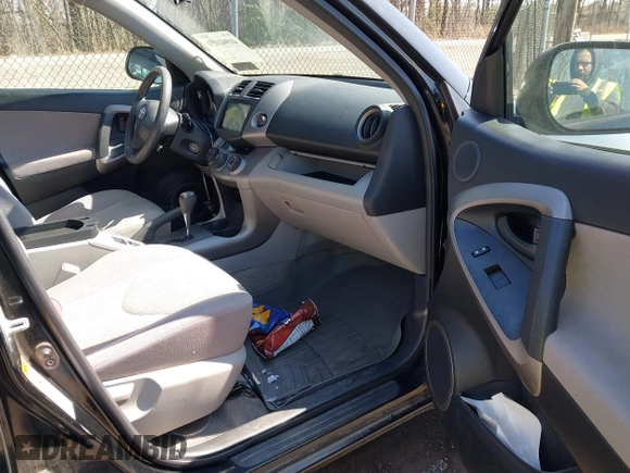 2008 Toyota RAV4 with VIN JTMBD33V486054738, listed as a IAAI auction lot 41941051 with 137,946 mi miles. Bid and sale history available at carsss.com. Image 5.