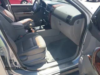 2004 Kia Sorento LX z VIN KNDJC733345270472, wystawiony jako IAAI lot #42282749 z przebiegiem 102 778 mil mil oraz . Historia ofert i sprzedaży dostępna na DreamBid. Obrazek 5.